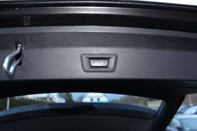 Car image 32