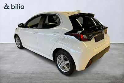 Car image 4