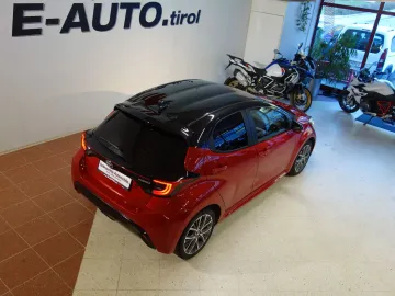 Car image 4