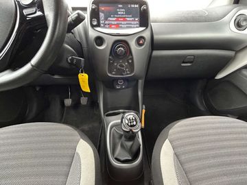 Car image 12