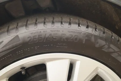 Car image 35