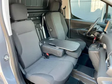 Car image 37