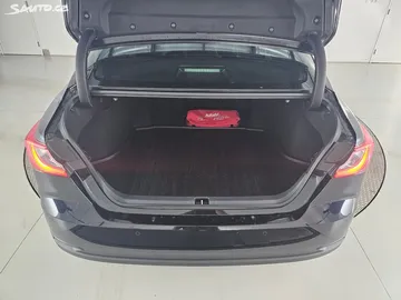 Car image 27