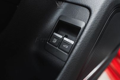 Car image 33