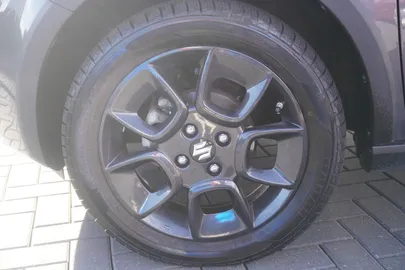 Car image 25