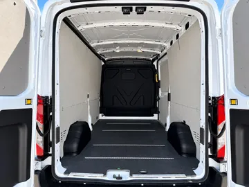 Car image 38