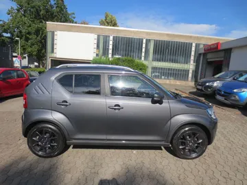 Car image 4
