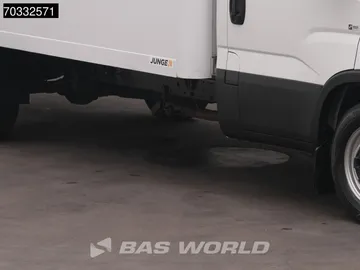 Car image 36