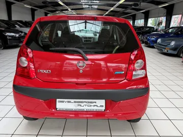Car image 4