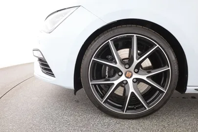 Car image 30