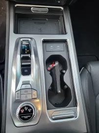 Car image 32