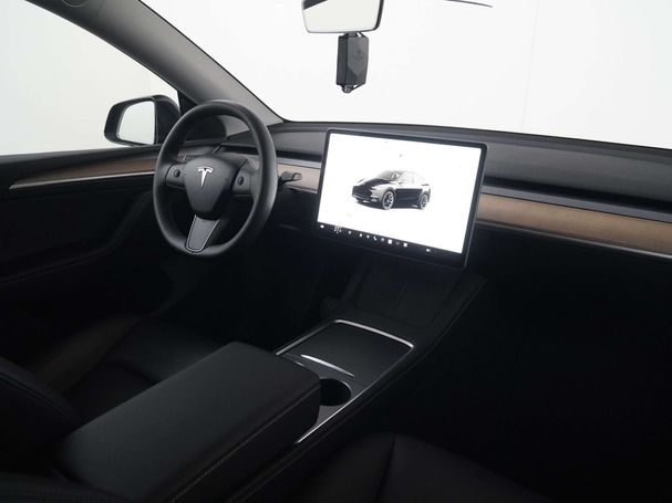 Tesla Model Y Long Range AWD 258 kW image number 3