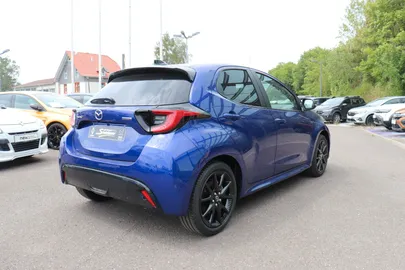 Car image 4