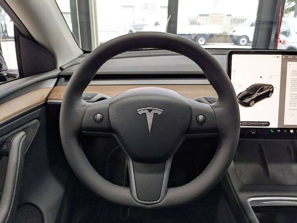 Tesla Model Y Long Range AWD Dual Motor 324 kW image number 11