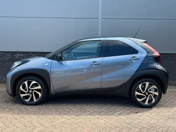 Car image 3