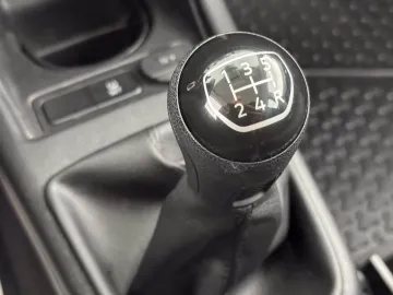 Car image 23