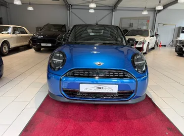 Car image 26