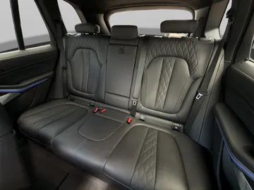 Car image 33