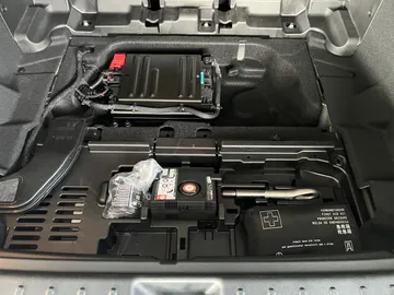 Car image 30