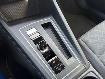 Car image 28