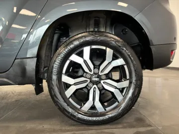 Car image 37