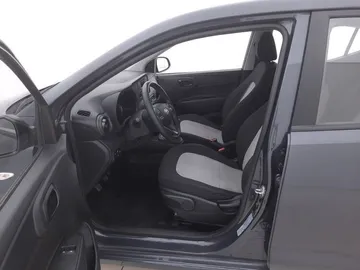 Car image 10