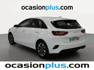 Car image 4