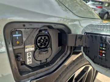 Car image 26
