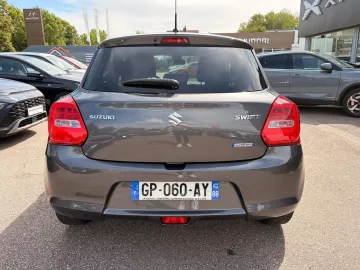 Car image 4