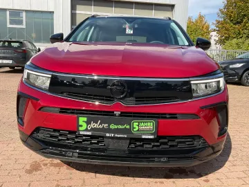 Car image 4