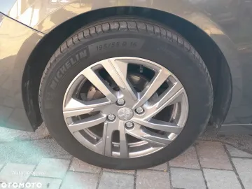 Car image 29