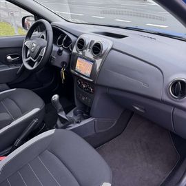 Car image 12