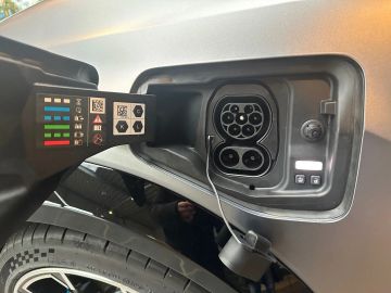 Car image 25