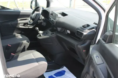 Car image 28