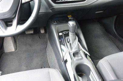 Car image 25