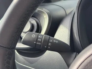 Car image 28