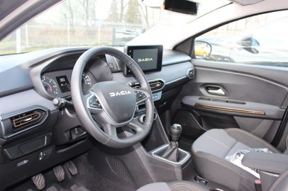 Car image 8