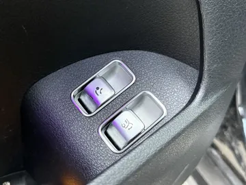 Car image 40