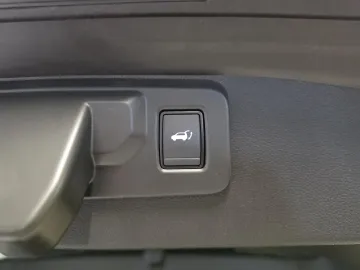 Car image 48