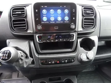 Car image 34