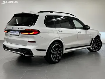 Car image 40