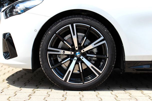 BMW 520i 140 kW image number 29