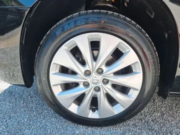Car image 25