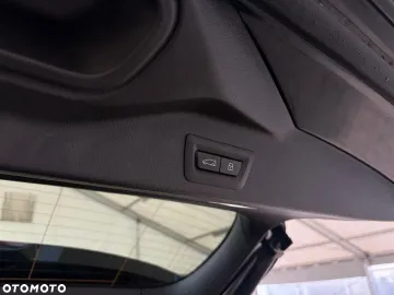 Car image 40