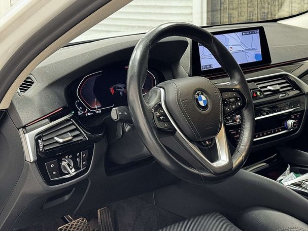 BMW 520d Touring xDrive Sport Line 140 kW image number 10