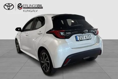 Car image 4