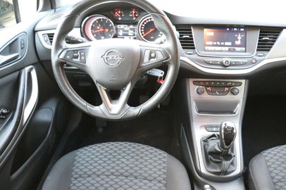 Car image 10