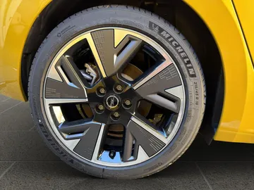 Car image 24