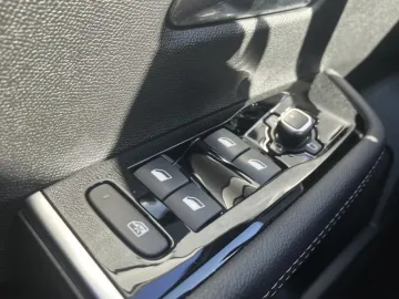 Car image 38