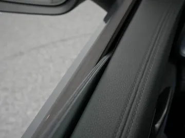 Car image 46